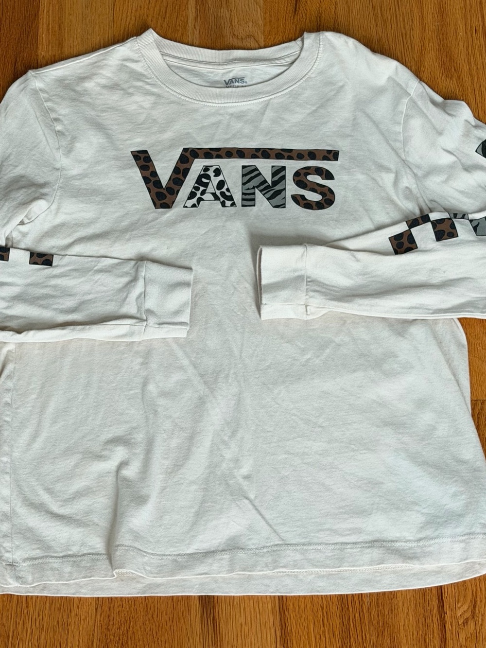 VANS Long Sleeve Graphic Logo T-Shirt Tan Crew Neck Women’s Tan Size M NEW
